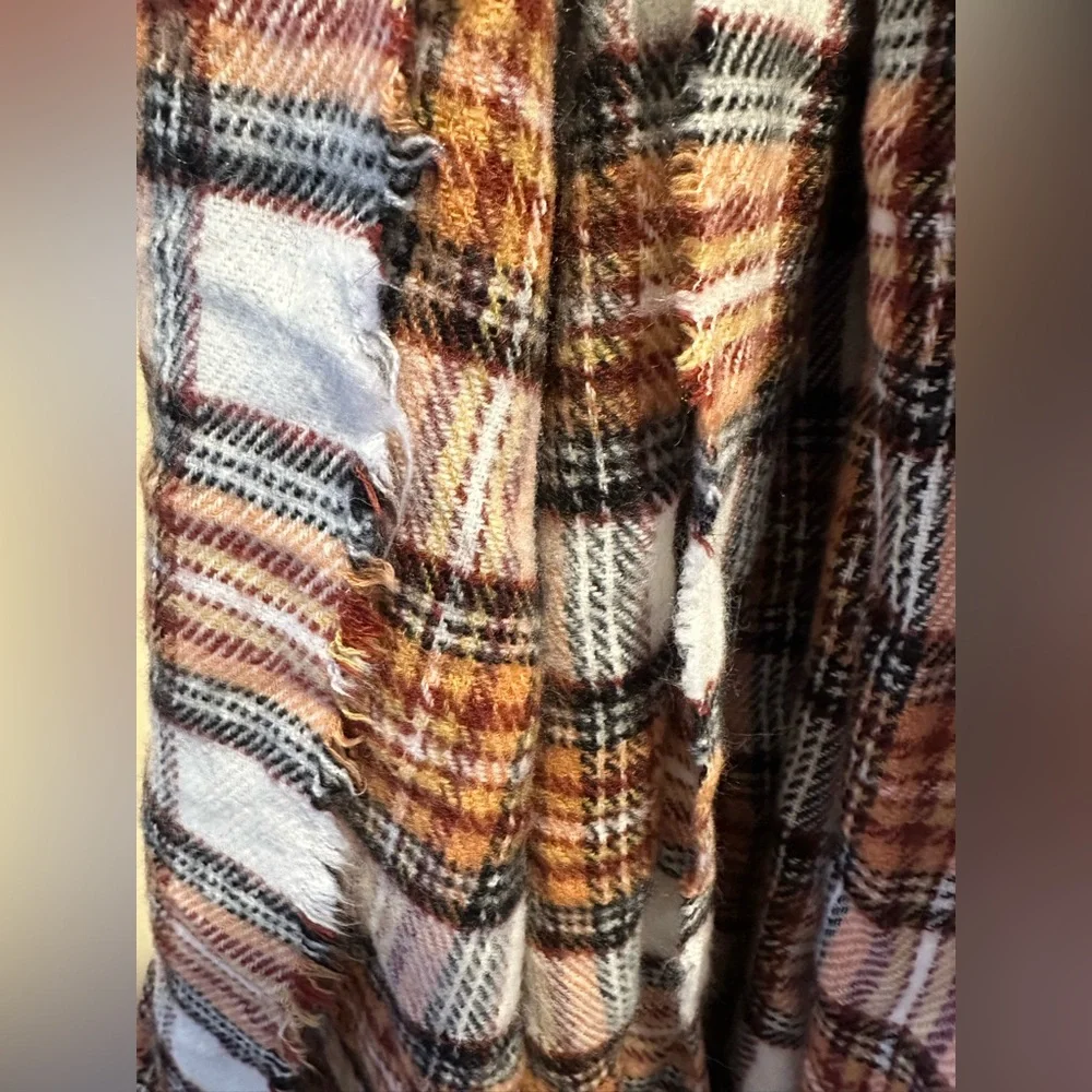 NO BRAND SHOWN - BROWNS, BLACK, TAN & WHITE Plaid Fringed Scarf. NWT!!